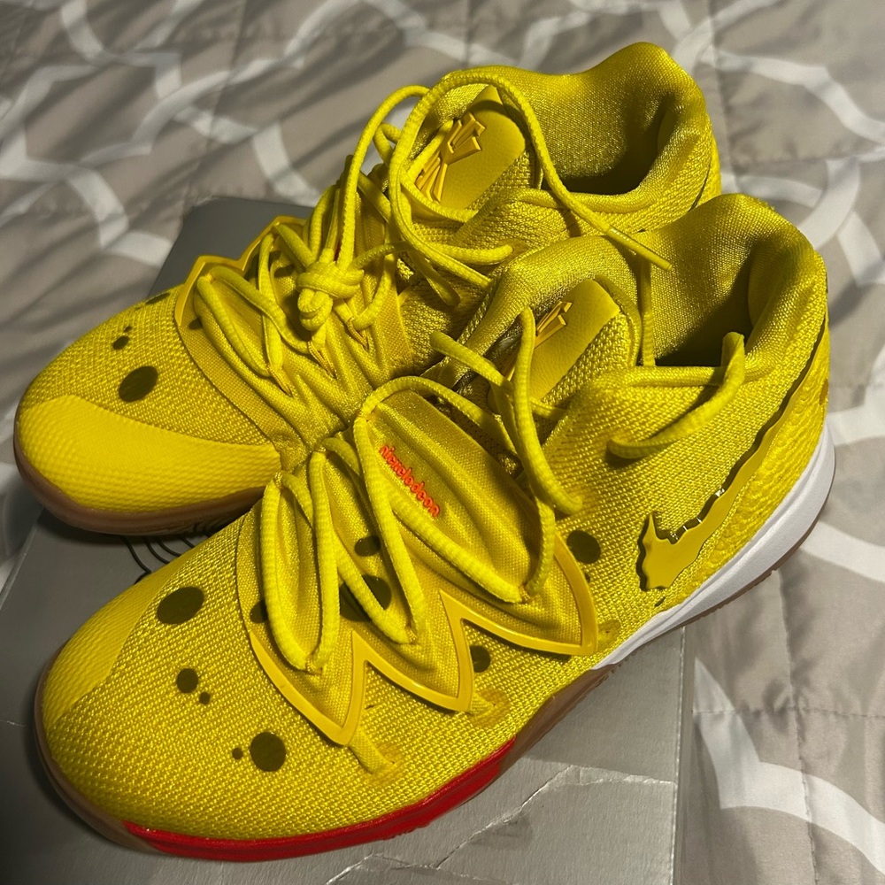 NIB SpongeBob Squarepants Yellow Sneakers Mesh Upper, size 3 y